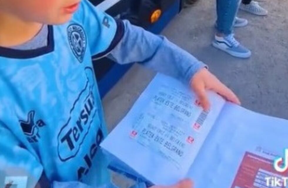 El álbum del campeón: el hincha de Belgrano que fue a todos los partidos y coleccionó las entradas