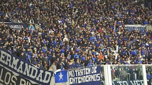 En Talleres vs Cobresal por la Libertadores, un hincha ingresó al campo de juego.