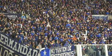 En Talleres vs Cobresal por la Libertadores, un hincha ingresó al campo de juego.