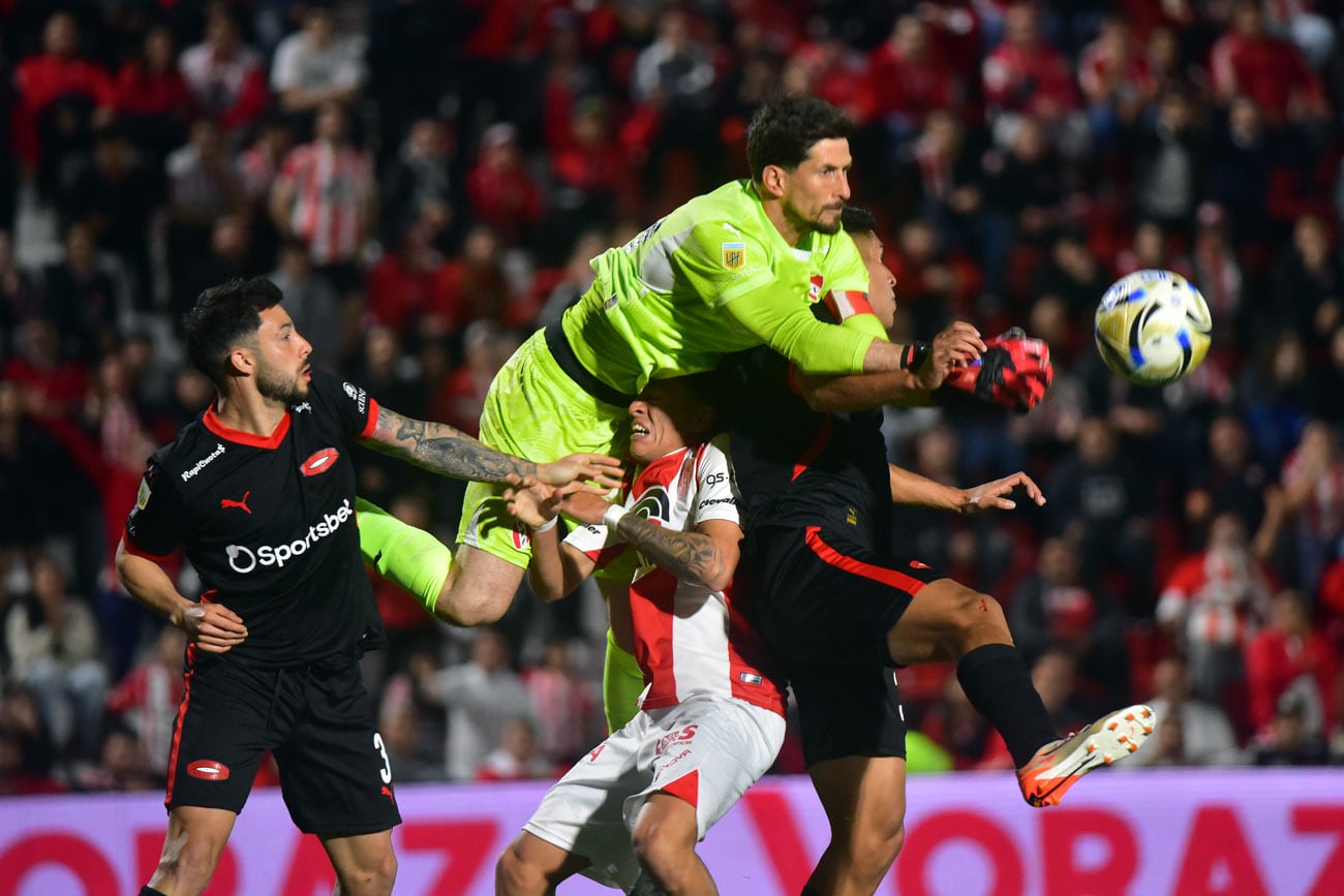 Instituto en su partido ante Independiente. (NIcolás Bravo / La Voz).
