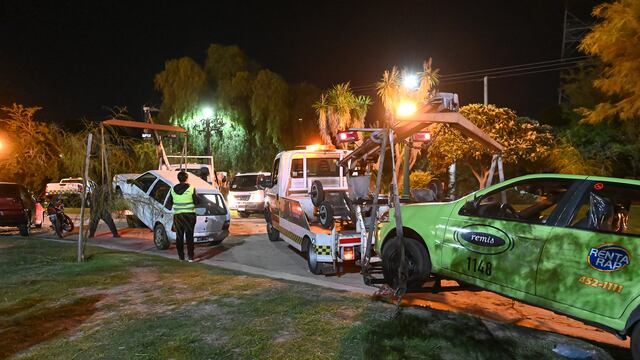 Una gran cantidad de vehículos fue multada en el Parque Autóctono. (Municipalidad).