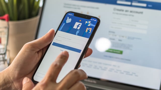 Un mendocino pactó la compra de un televisor por Facebook y cuando llegó al lugar lo asaltaron (imagen ilustrativa)