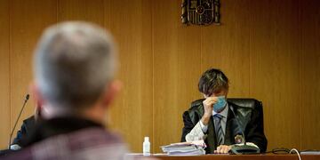 Un banco de Viedma tildó a un vecino de mantener una relación extramatrimonial