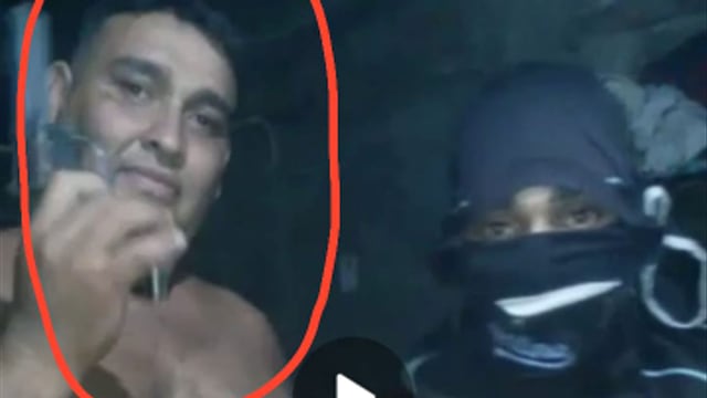 El detenido, a la izquierda. (Policía)