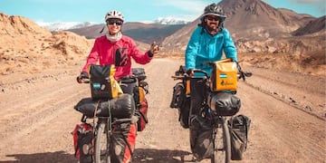 Viajan en bici desde Alaska a Ushuaia, pasaron por Mendoza y contaron su experiencia.