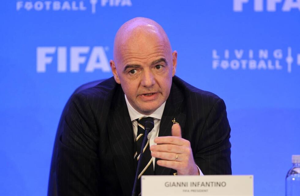 El mensaje de Gianni Infantino tras la tragedia en Indonesia: “Es un día negro para el fútbol”