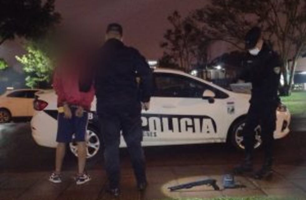 Atemorizaba a sus vecinos con una arma de juguete y fue detenido