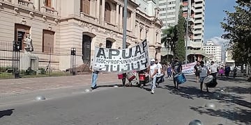 La protesta de APUAP volverá a las puertas de la Casa de Gobierno.