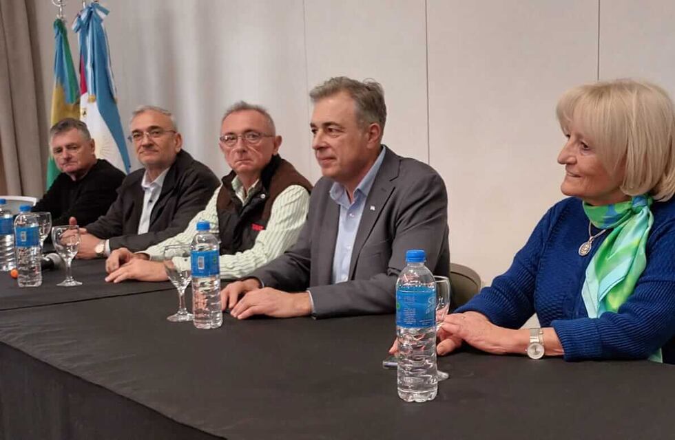 Se firmó el convenio para dar inicio al ripiado de cuatro Caminos de la Ruralidad en Rafaela