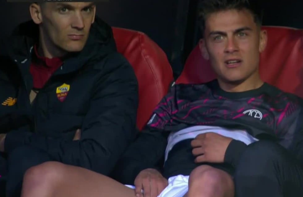 Paulo Dybala se fue lesionado del partido Feyenoord-Roma por la Europa League