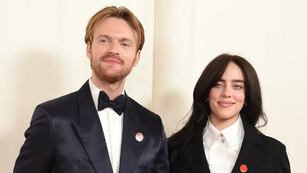 Quién es Finneas, el hermano de Billie Eilish que trabajó con grandes figuras de la música y en importantes bandas sonoras