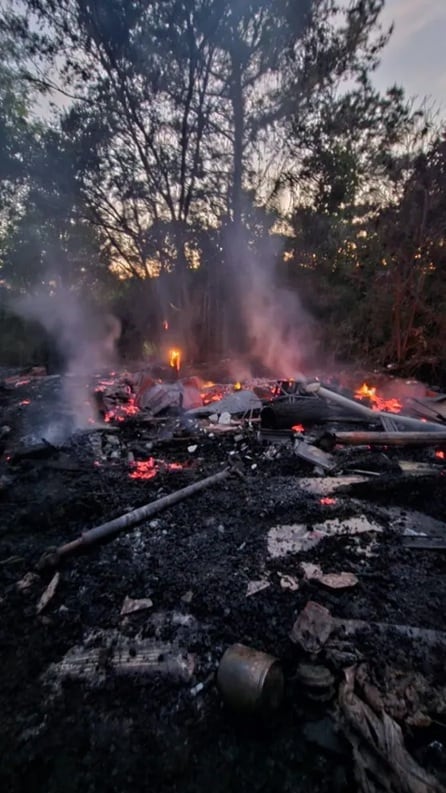 Dos incendios dejaron a tres familias sin vivienda en Gobernador Roca y Dos de Mayo.