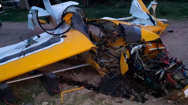 Una avioneta cayó a tierra en Villa General Belgrano. Gentileza El Doce TV.