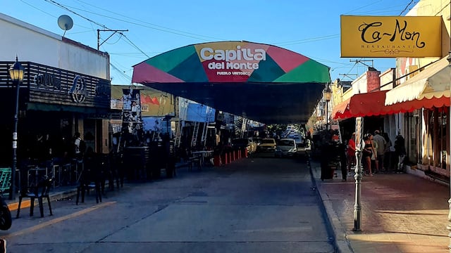 Pleno centro de Capilla del monte, una tarde de este verano 2021. (Foto: VíaCarlosPaz).