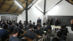 Encuentro del Ministro de Seguridad Claudio Brilloni con los estudiantes de la Escuela de Policía