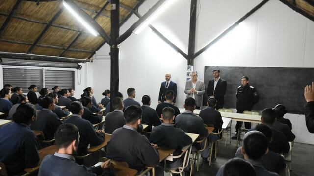 Encuentro del Ministro de Seguridad Claudio Brilloni con los estudiantes de la Escuela de Policía