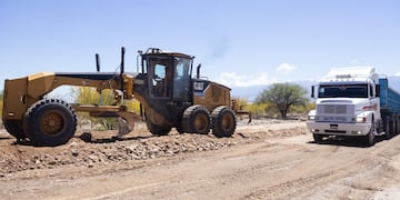 El Valle Calchaquí suma kilómetros pavimentados y acuerdos con la Comunidad India Quilmes.