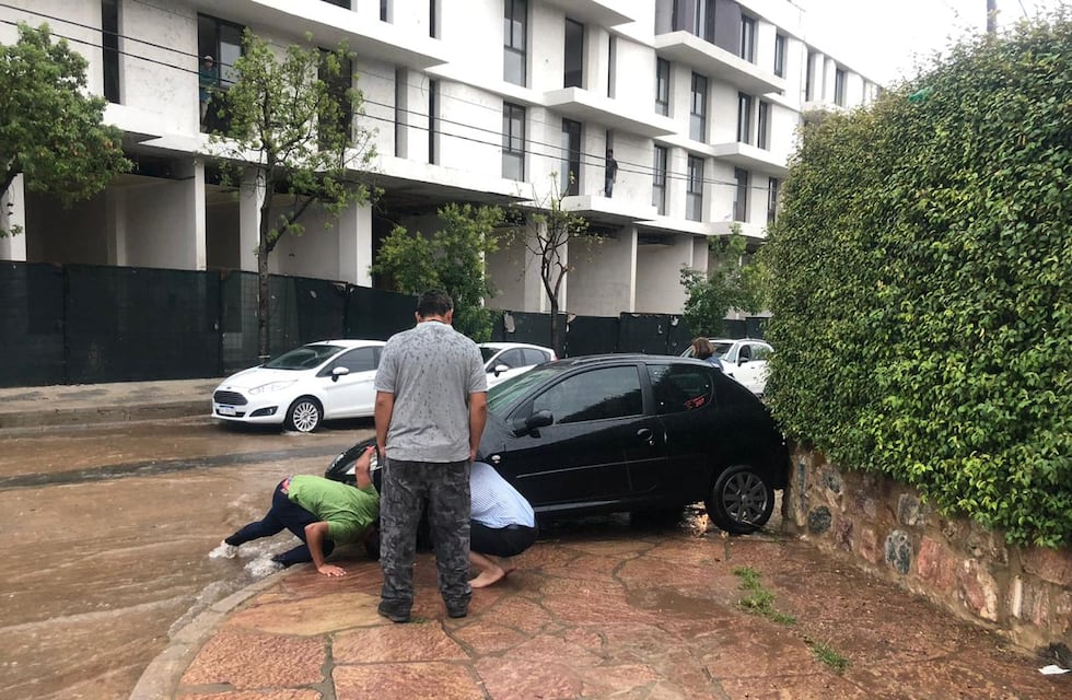 Más incidentes registrados este mediodía por el temporal en Carlos Paz