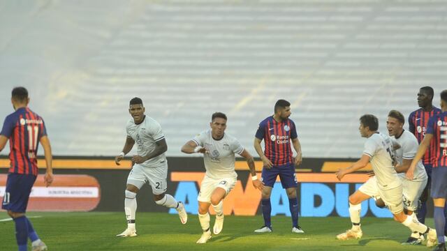 Enzo Díaz ya anotó su gol ante San Lorenzo y lo grita todo Talleres (Foto: Javier Ferreyra).