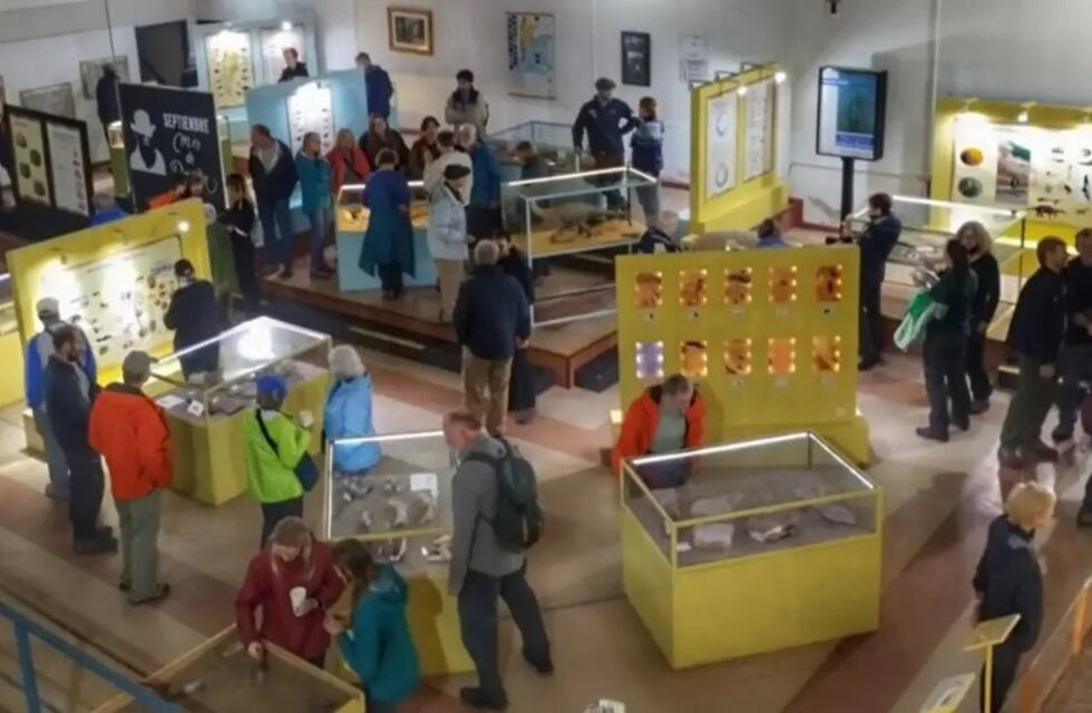 Visitaron el Museo Darwin turistas del Crucero Antártico National Geographic