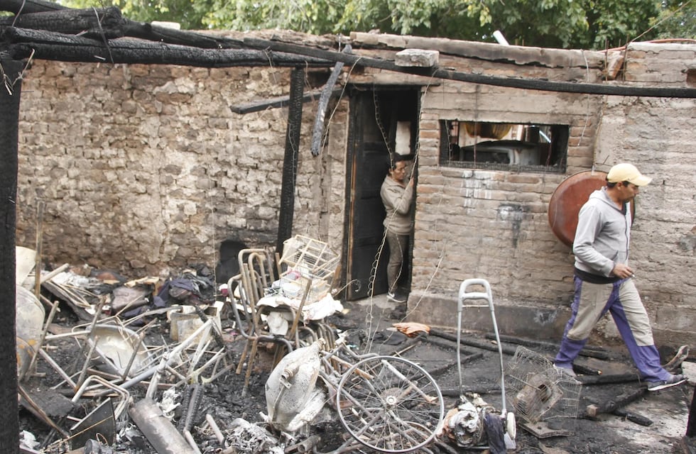Un ACV, un terremoto y ahora un incendio: el calvario de un jubilado sanjuanino que necesita volver a levantar su hogar
