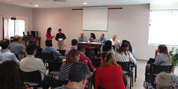 La asamblea de APUAP habilitó a la Comisión Directiva para que "convoque a medidas de fuerza de no ser atendidos los reclamos vigentes y compromisos asumidos por el Ejecutivo Provincial".