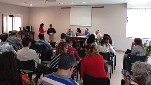 La asamblea de APUAP habilitó a la Comisión Directiva para que "convoque a medidas de fuerza de no ser atendidos los reclamos vigentes y compromisos asumidos por el Ejecutivo Provincial".