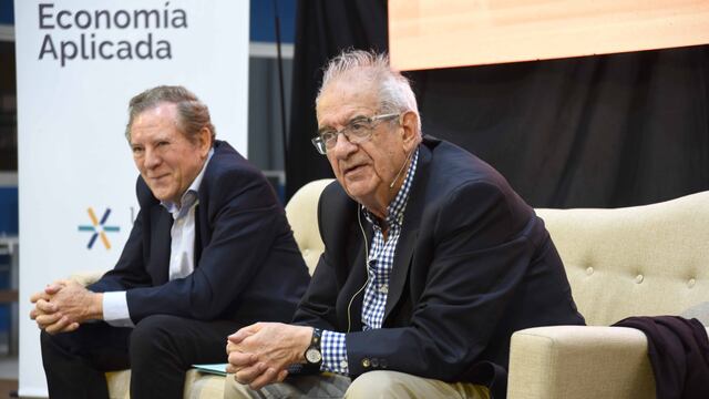 El Dr. Juan Carlos Torre junto al moderador de la charla, Dr. Calos Beltrán.
