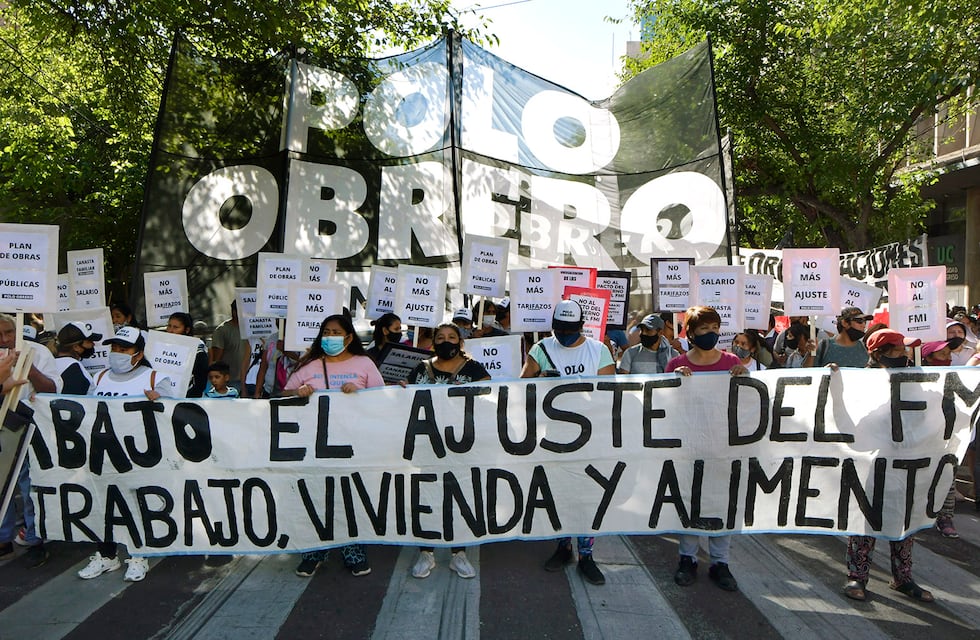 Tras los enfrentamientos con la Policía, los manifestantes decidieron acampar en la 9 de Julio