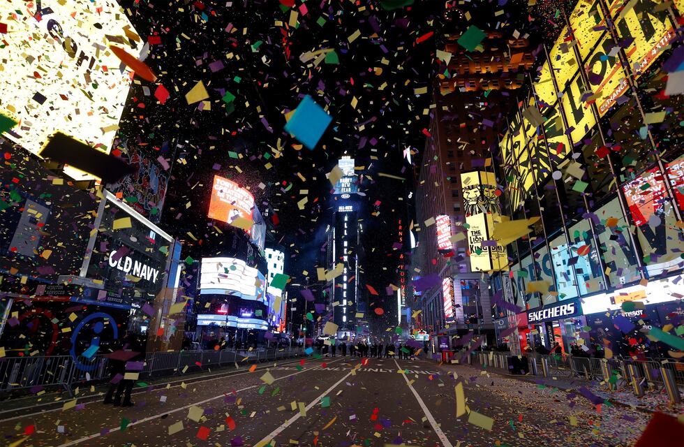 Año nuevo atípico en Times Square: solo pudo presenciarlo personal de salud y no hubo multitudes
