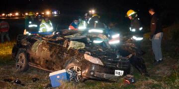 Una familia volcó cerca de Santa Rosa (El Diario)