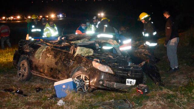 Una familia volcó cerca de Santa Rosa (El Diario)