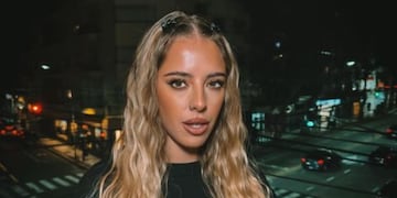 Desde un lujoso yate, Nati Jota desató pasiones con una microbikini con escote al borde de la censura