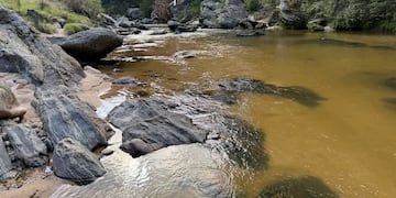 Presencia de líquidos cloacales en el Río del Medio, en La Cumbrecita. (Gentileza)