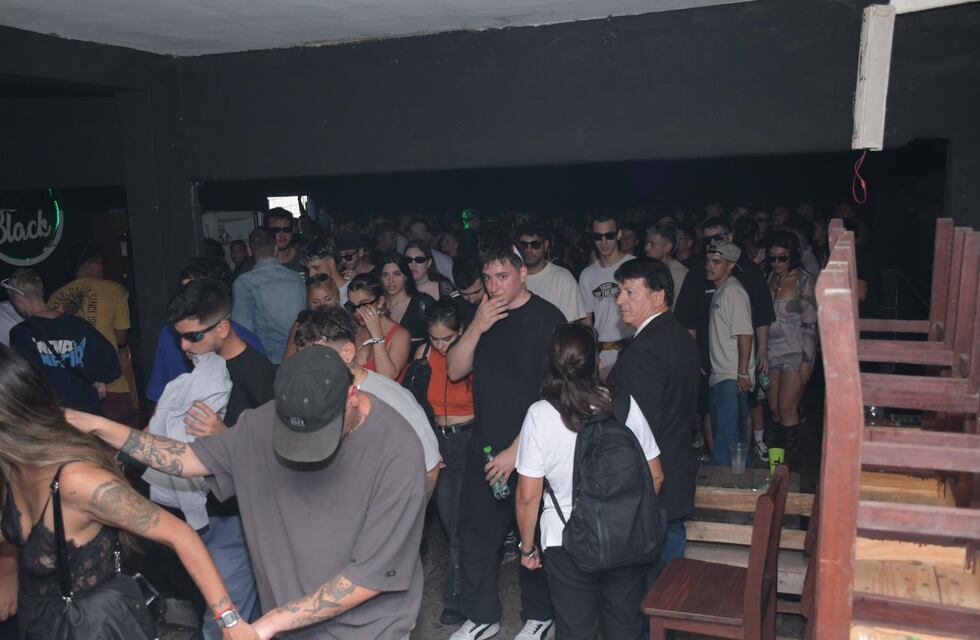 Clausuraron un reconocido bar y desarticularon una fiesta clandestina en Córdoba