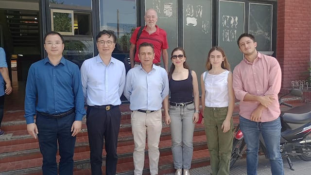 El presidente de la empresa Tsingshan, John Li, y su equipo de trabajo, en reciente visita a Perico, donde fueron recibidos por el secretario de Producción e Industria local, Martín Llanos.