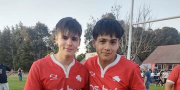 Ezequiel Colombo y Benjamín Sueldo de Arroyito lograron la Copa de Plata con los Doguitos Desarrollo Categoria M1