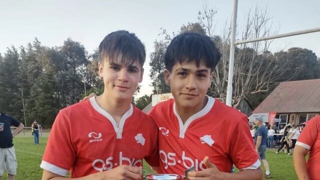 Ezequiel Colombo y Benjamín Sueldo de Arroyito lograron la Copa de Plata con los Doguitos Desarrollo Categoria M1