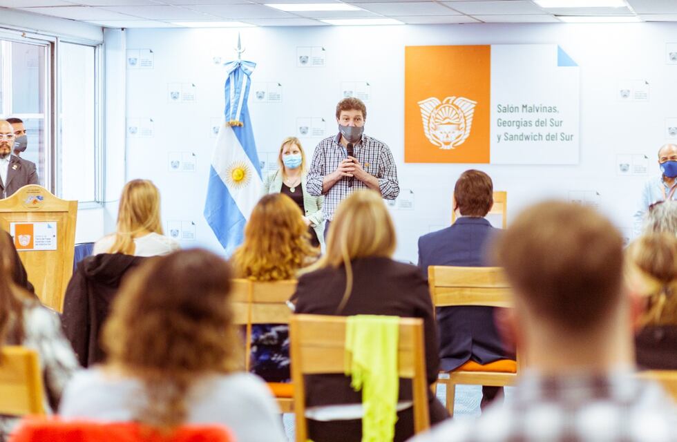 Tierra del Fuego: el Gobernador entregó un reconocimiento a los médicos residentes de la provincia