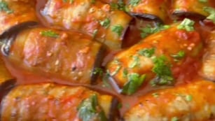 Rollitos de berenjena rellenos.