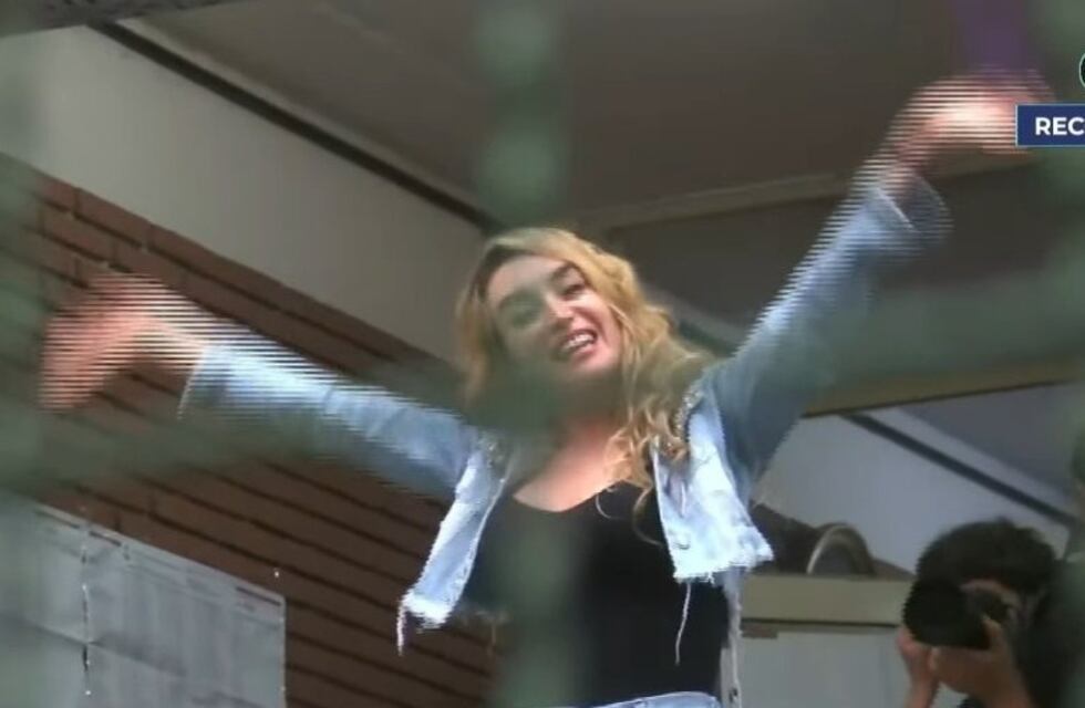 Insólito operativo: cerraron las puertas de una escuela para que vote Fátima Flórez