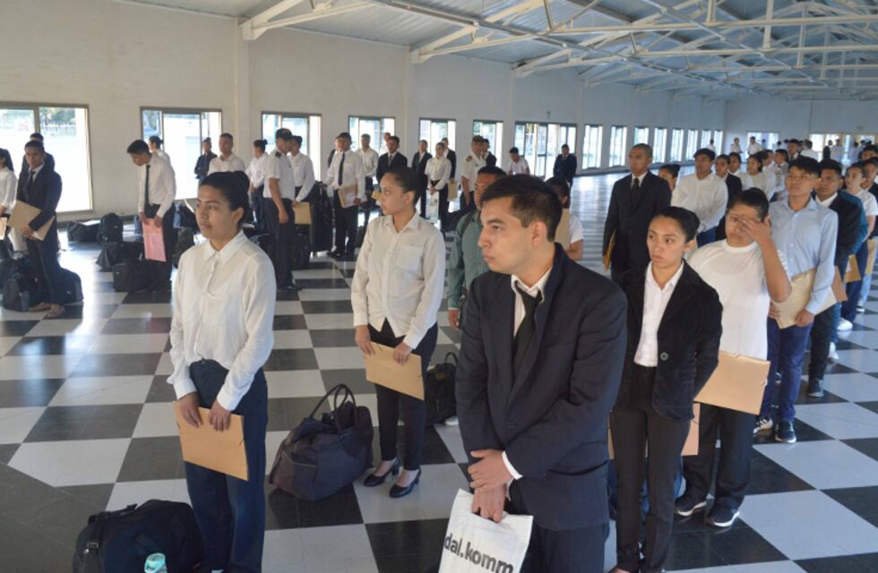 Puerto Belgrano: casi 700 jóvenes iniciaron el PSP en la Escuela de Suboficiales