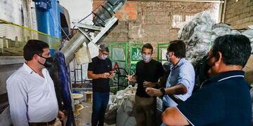 Corsalini recorrió la Planta de Reciclaje de Pérez con algunos presidente comunales