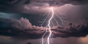 El sujeto recibió el impacto de un rayo y sobrevivió en Córdoba.