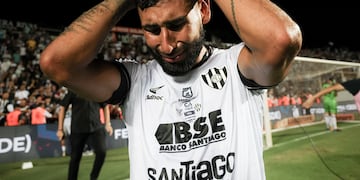 El futbolista tiene una emocionante historia.