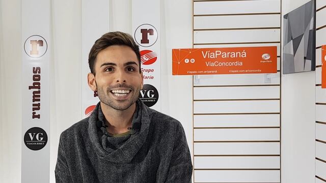 Agustín Artucio Verzeñassi del Azar en los estudios de Vía Paraná