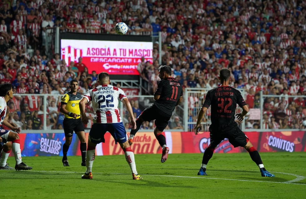 Instituto no logró sacar ventaja ante un Unión que jugó con uno menos: un pálido empate