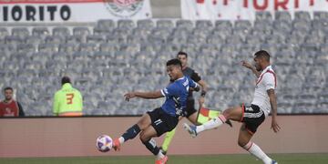 Con un Valoyes decidido, Talleres fue más que River en el primer tiempo (Federico López Claro / La Voz).