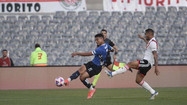 Con un Valoyes decidido, Talleres fue más que River en el primer tiempo (Federico López Claro / La Voz).