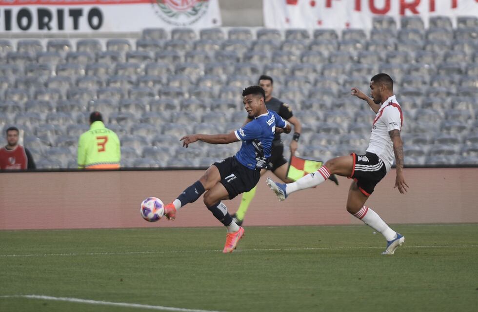 Talleres encontró el gol al final para una victoria justa en la visita a River